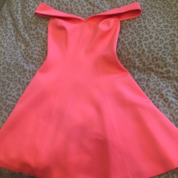 Guess hot pink off shoulder dress - Picture 3 of 4